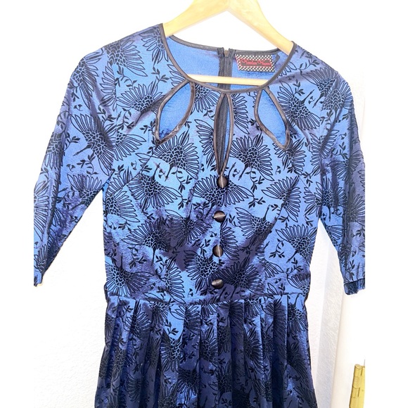 VOODOO VIXEN Paula Swing dress MIDI pleated with keyhole detail BLUE SZ: Medium - Picture 3 of 16